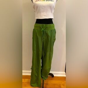 Anthropologie Daily Practice Baggy Wide Leg Cargo Pants, size M, grass green